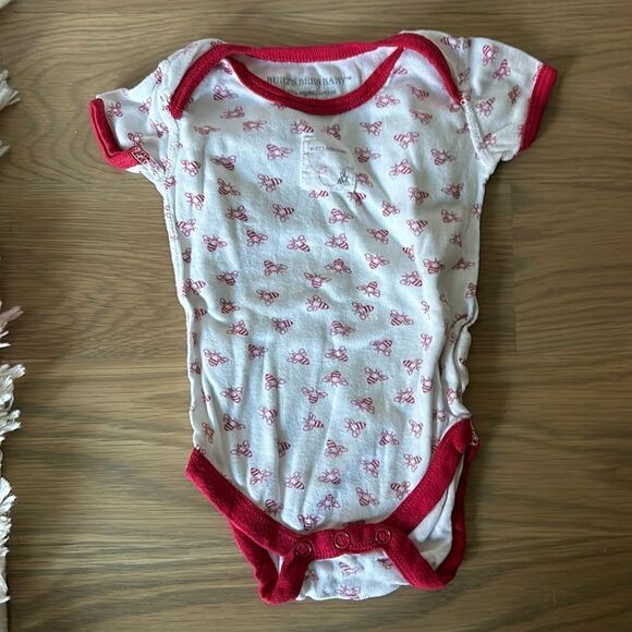 Burt’s bees bee print onesie 0-3M - Picture 1 of 3